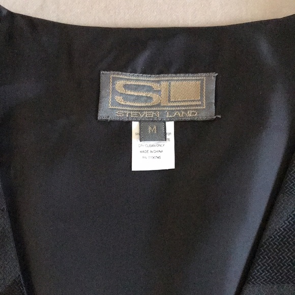 Vests - Picture 2 of 9